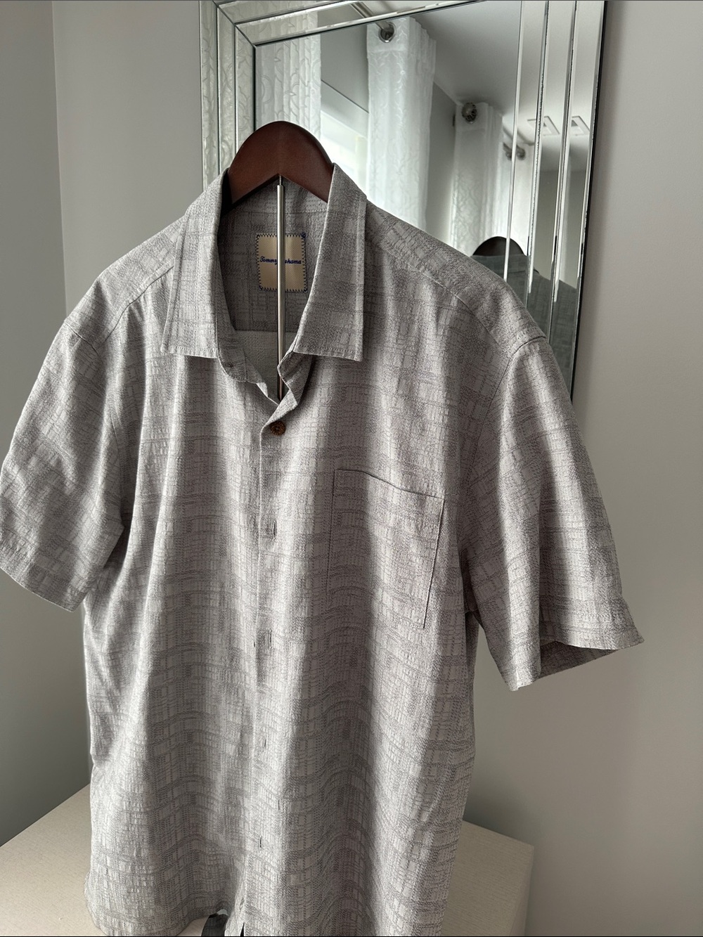 Tommy Bahama Men's Short-Sleeve Button-Down Shirt in Light Gray Pattern